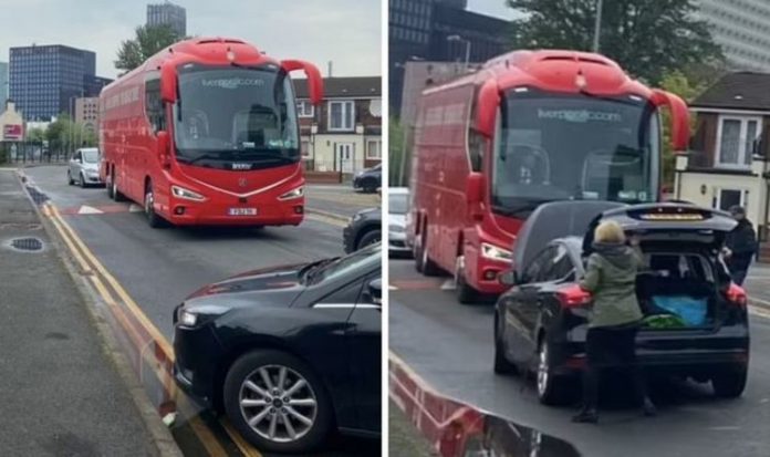   Man Utd News: Liverpool Team Bus blocked by cars and 'tires punctured' |  Football |  Sports

