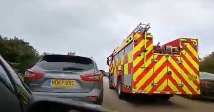 A120 traffic: Video shows rescue workers rushing to the nearby car on the roof

