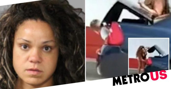 Mother pushes screaming son, 5, into the trunk and disappears

