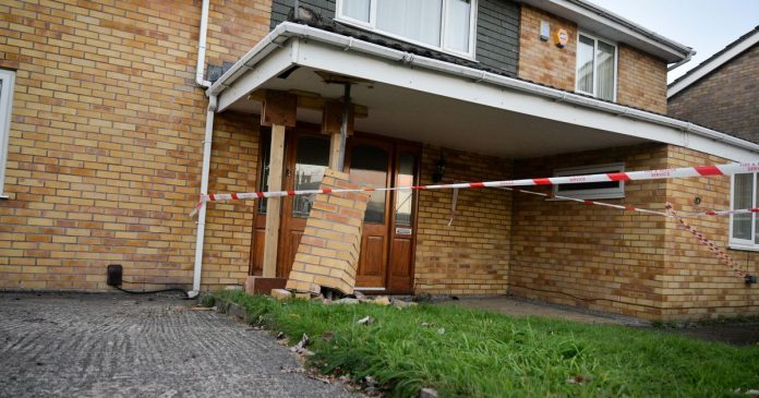 The 57-year-old driver dies after a car accident in a house

