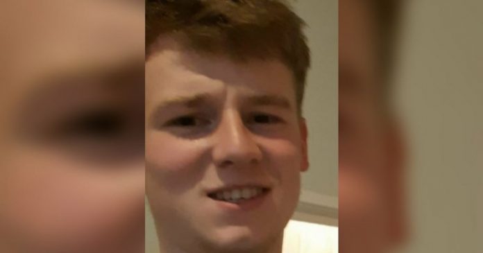 The 23-year-old man stopped to change the wheel of his car and then disappeared

