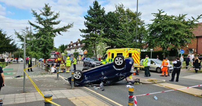 Man was hospitalized after a car accident in South London

