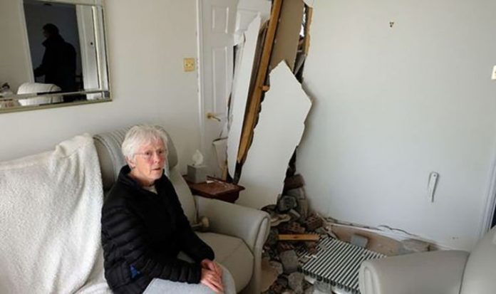   Car crashes into retirees' bungalow in Gateshead Tyne and Wear |  Great Britain |  news

