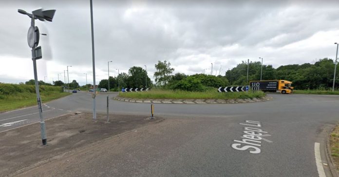 A5 traffic: man dead in car accident near Luton as road remains closed

