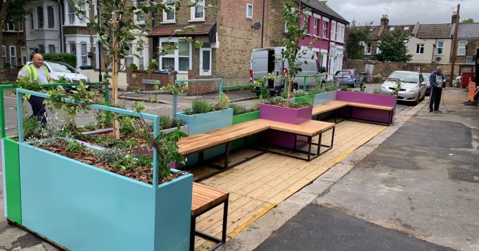 Tiny parks the size of car parking lots at a cost of £ 19,000 each planned for streets in East London


