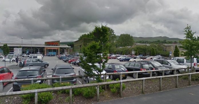 Woman in her fifties threatened with hammer by gang of men in Tesco parking lot

