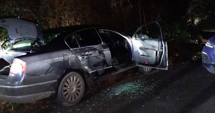 Suspected car thieves arrested after car chase

