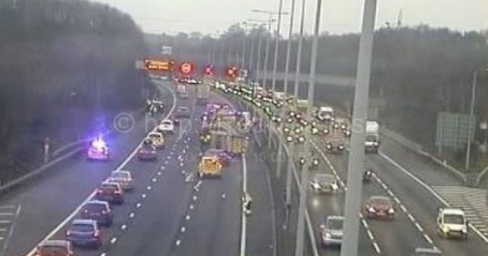 M25 crash: three people injured in a collision with four cars near the M3 intersection - summary

