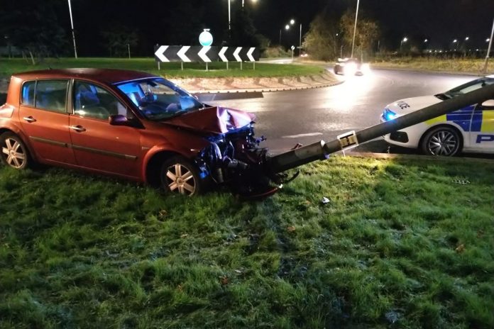 Stolen car found in Doncaster after being thrown into a pole by the thief who escaped the crime

