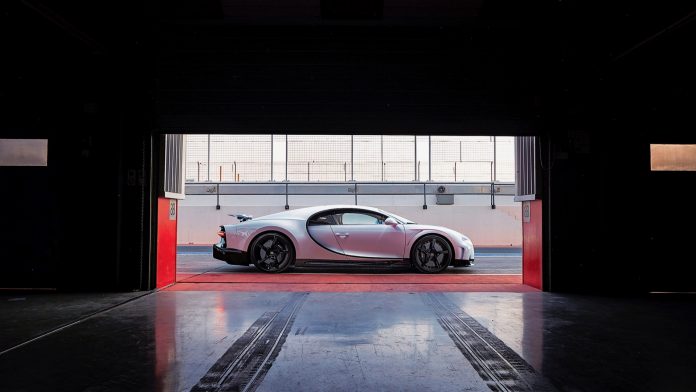 Here's the technology that got the Bugatti Chiron Super Sport 300+ to over 300 mph

