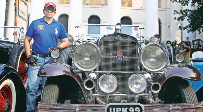 Rear view: Oldtimer show drives in memory

