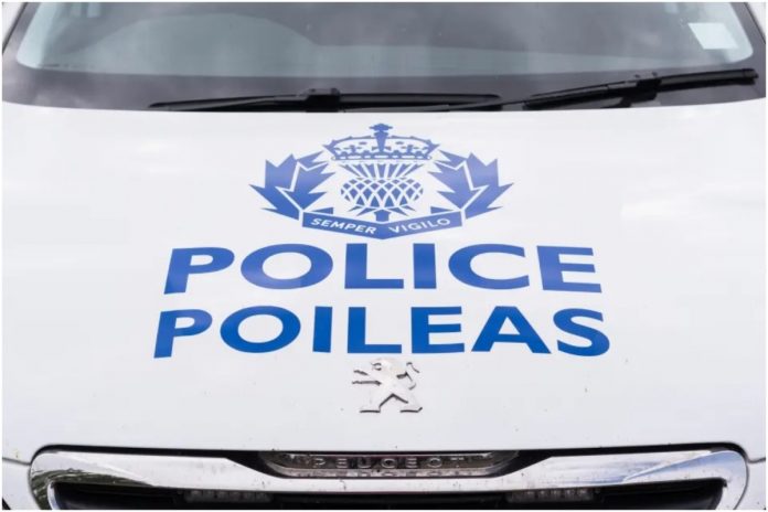 Glasgow police officers rushed to the hospital after a police car was involved in a traffic accident

