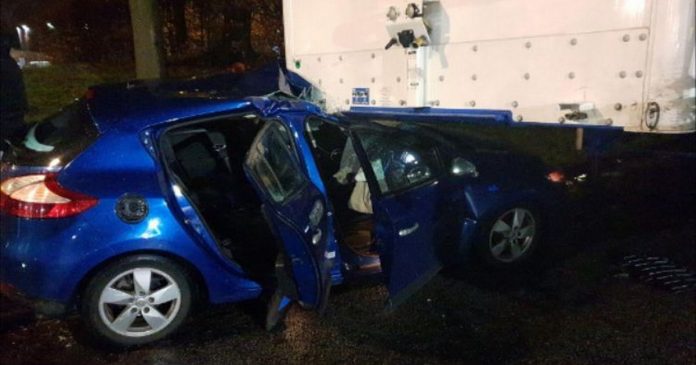 The police rush to the scene of the accident and find a car crushed under the trailer

