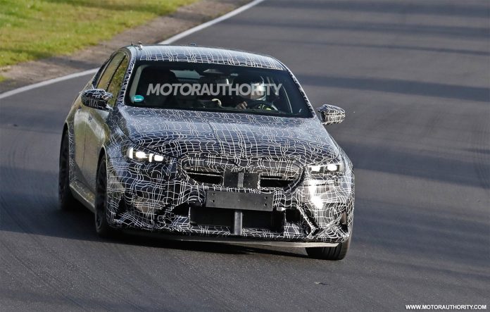 BMW M5 spy shots, Lamborghini Huracán Tecnica, EU ICE ban: Car News Headlines
